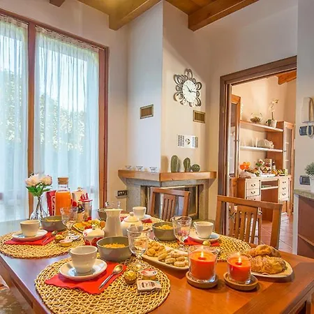 Vignola Sleeps 14 With Pool