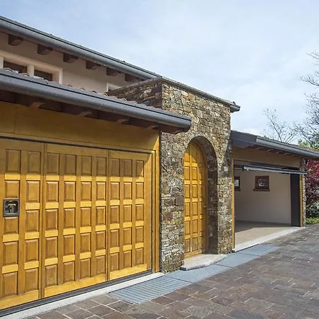 Vignola Sleeps 14 With Pool Villa Cremia