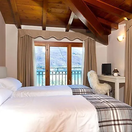 Vignola Sleeps 14 With Pool Villa