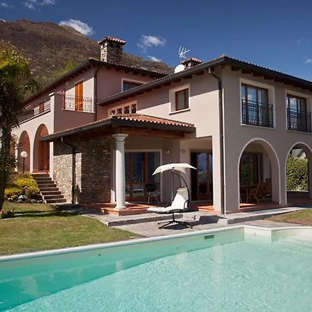 Villa Vignola Sleeps 14 With Pool