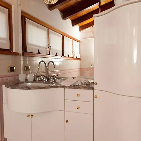 Villa Vignola Sleeps 14 With Pool