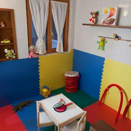 Vignola Sleeps 14 With Pool